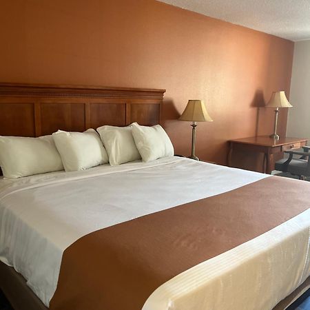 Regency Inn & Suites Anoka Exterior photo