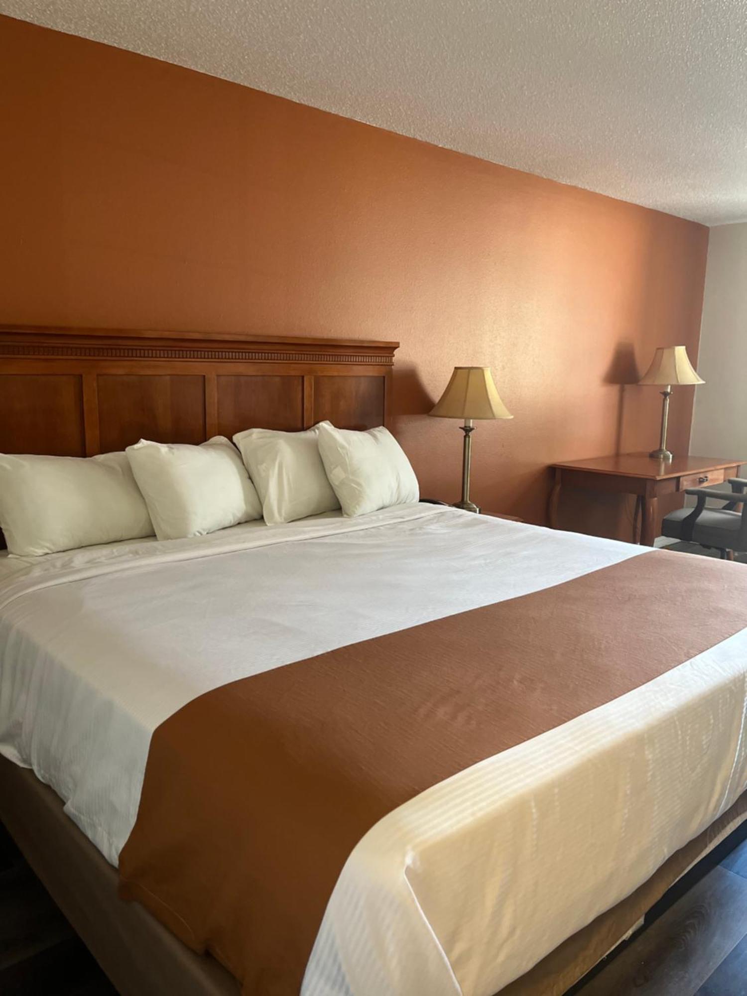 Regency Inn & Suites Anoka Exterior photo