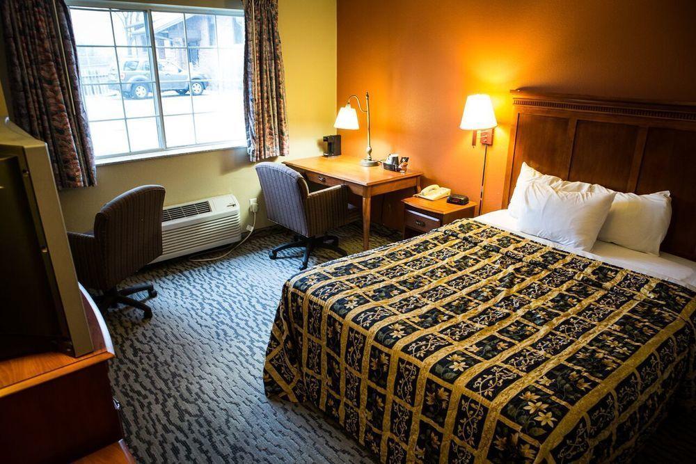 Regency Inn & Suites Anoka Exterior photo