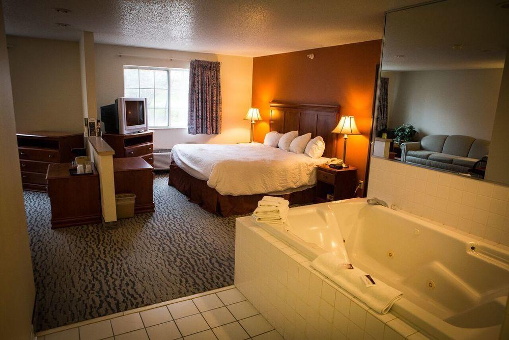 Regency Inn & Suites Anoka Exterior photo